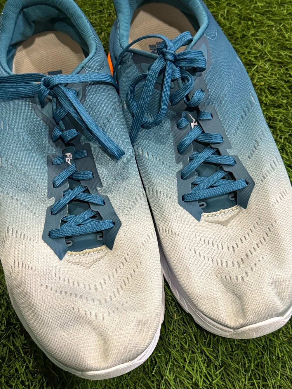 HOKA Pro Fly Trainers Shoes - Picture 3 of 7